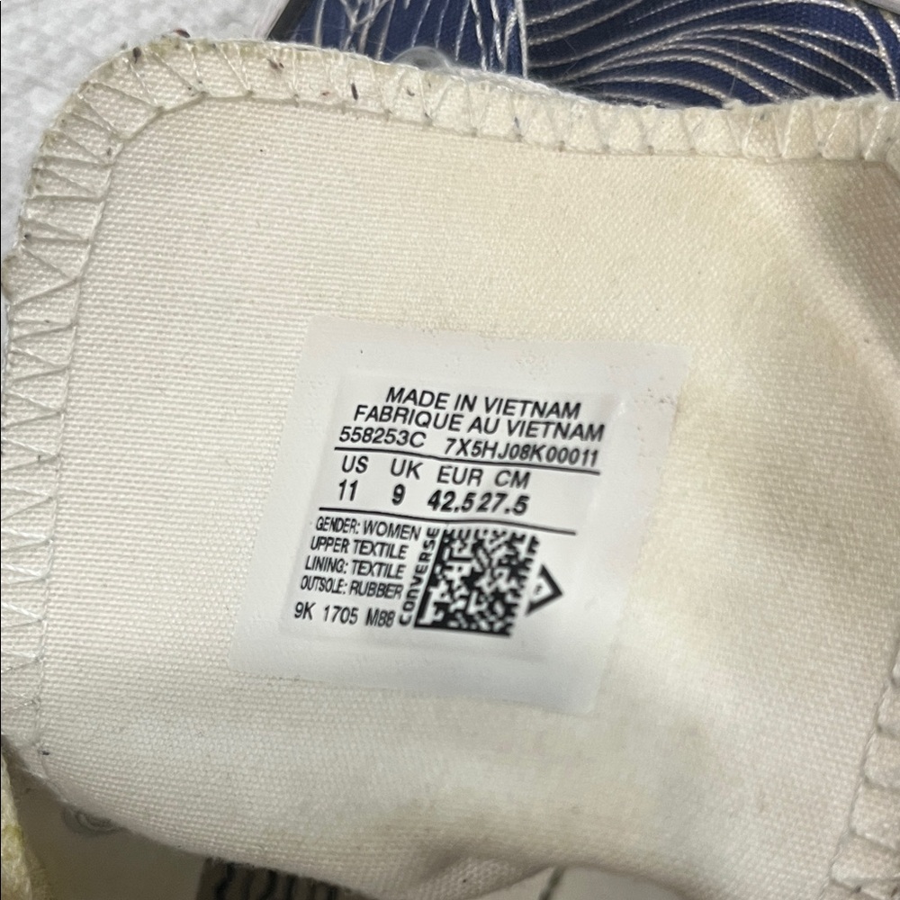 Converse High-Top Sneakers with Blue and White Design - Picture 2 of 12